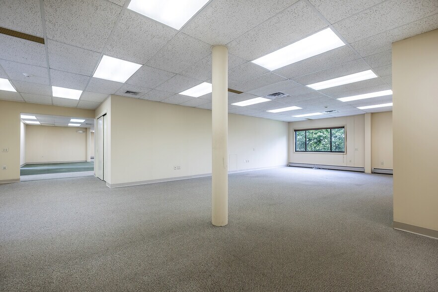 More Photos Of 9 Old Sugar Hollow Rd, Danbury Office For Sale