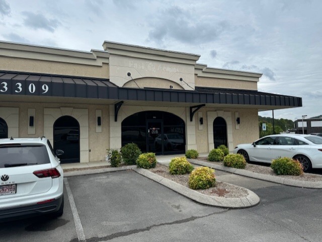 Primary Photo Of 3309 Cummings Hwy, Chattanooga Medical For Lease