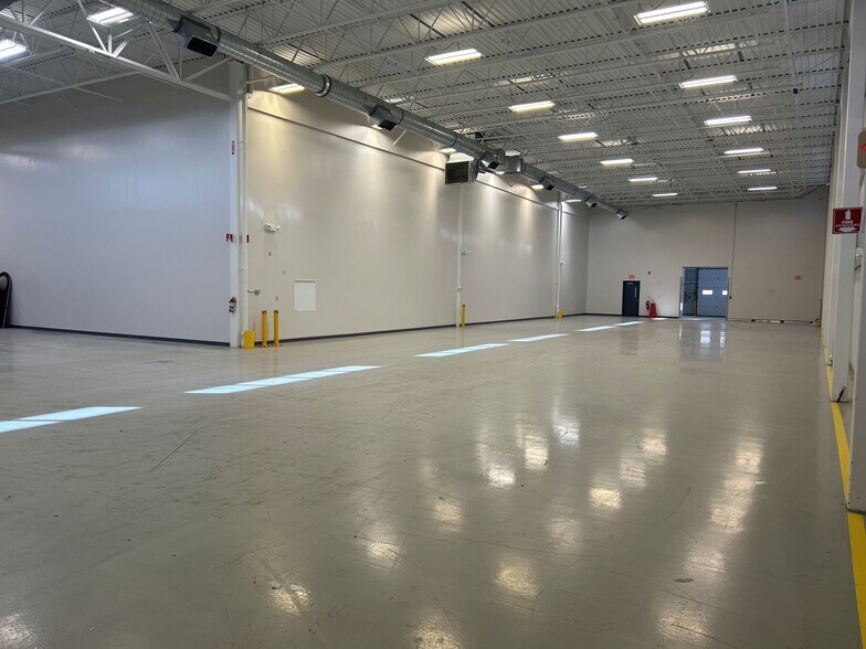 More Photos Of 230 Corporate Dr, Portsmouth Light Distribution For Lease
