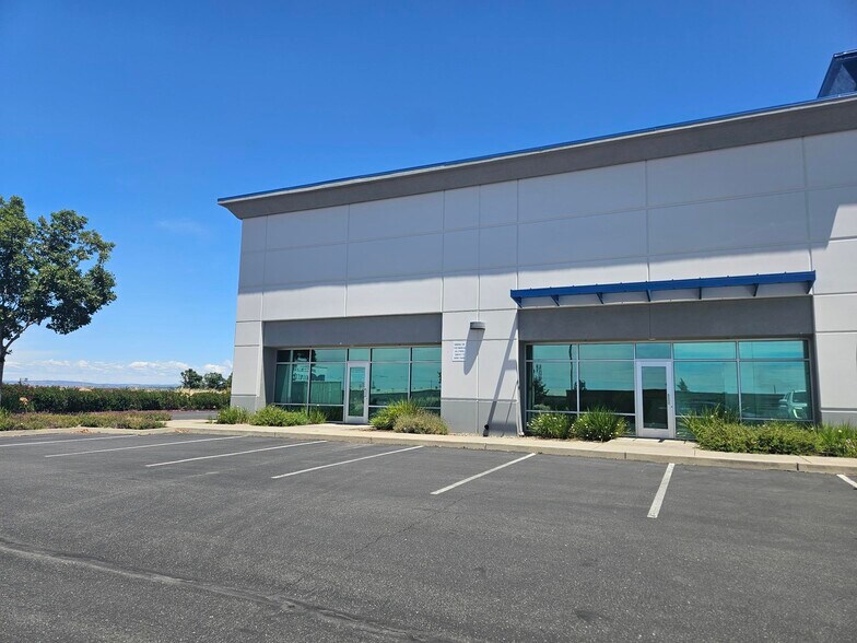 More Photos Of 1106 Tinker Rd, Rocklin Unknown For Lease