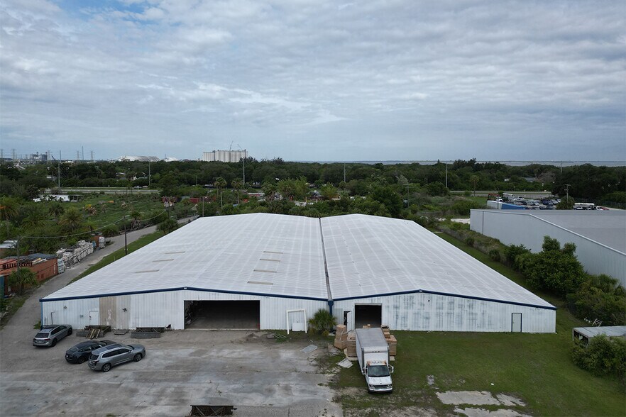 More Photos Of 12620 S US Hwy 41, Gibsonton Distribution For Lease