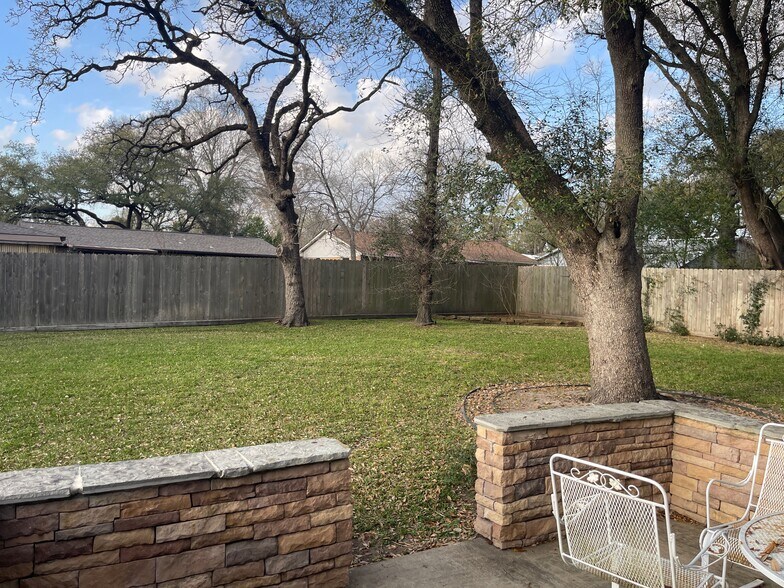 More Photos Of 408 Wilson Rd, Conroe Loft Creative Space For Lease