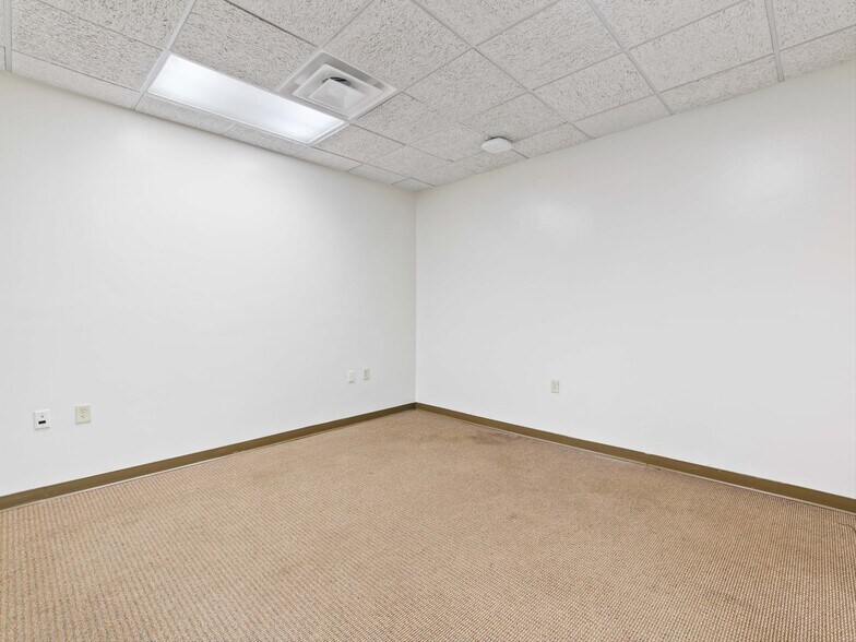 More Photos Of 86 Asheland Ave, Asheville Medical For Lease