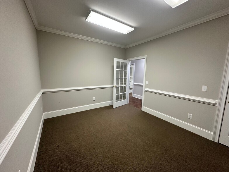 More Photos Of 327 Dahlonega St, Cumming Medical For Sale