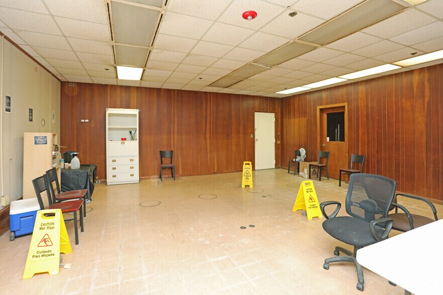 More Photos Of 572 S New St, Eden Distribution For Lease
