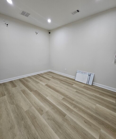 More Photos Of 1325 Main St, Katy Office For Lease