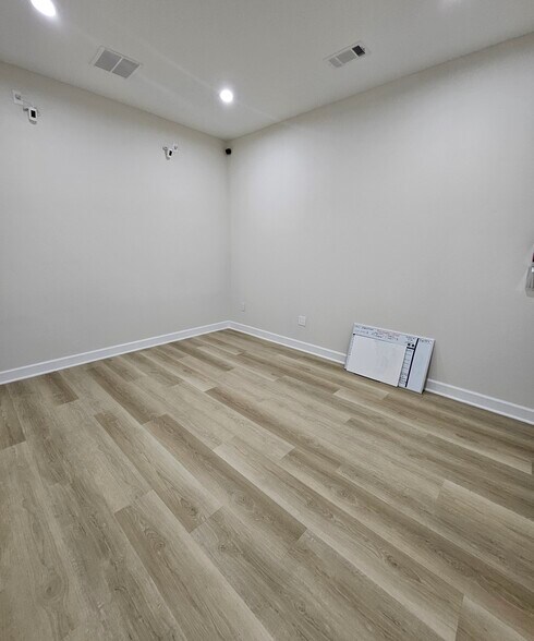 More Photos Of 1325 Main St, Katy Medical For Sale