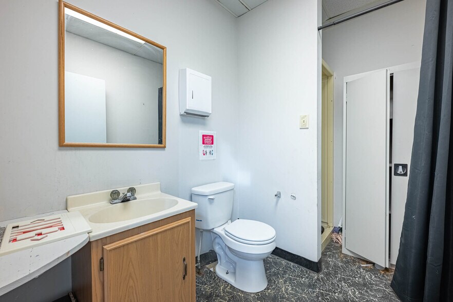 More Photos Of 8620 Winton Rd, Cincinnati Medical For Sale