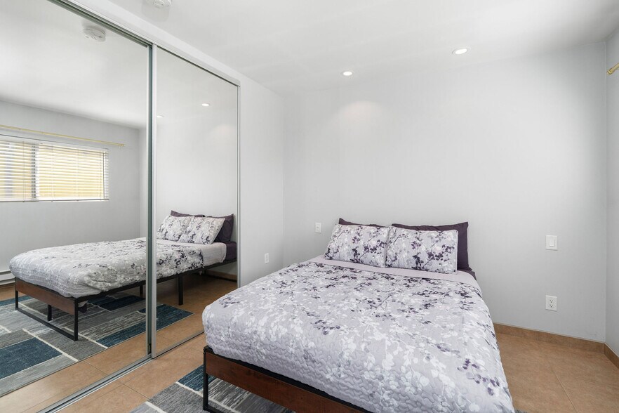 More Photos Of 40 24th pl, Venice Multifamily For Sale