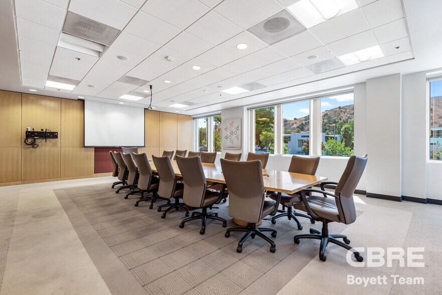 More Photos Of 26025 Mureau Rd, Calabasas Office For Sale