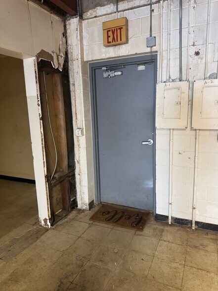 More Photos Of 5901 W Vliet St, Milwaukee Storefront Retail Residential For Lease