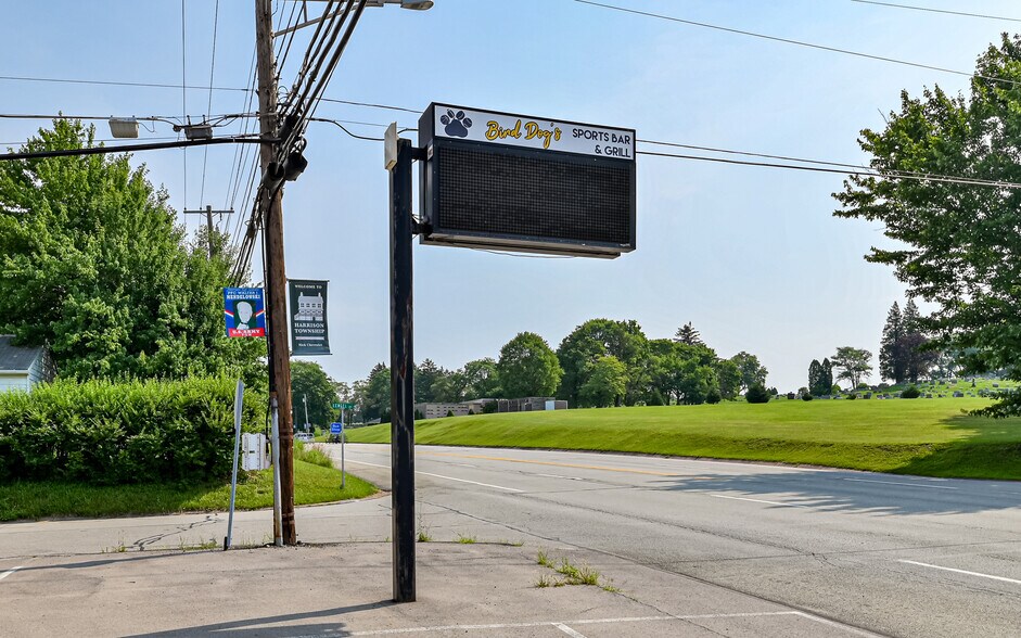 More Photos Of 2615 Freeport Rd, Natrona Heights Bar For Lease