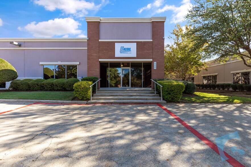 More Photos Of 535 S Nolen Dr, Southlake Light Manufacturing For Lease