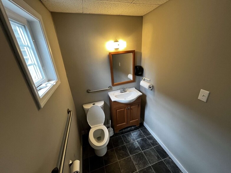 More Photos Of 2105 Lake Ave, Richmond Office For Lease