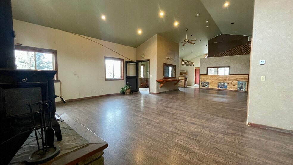 More Photos Of 606 W Byers Ave, Hot Sulphur Springs Flex For Sale