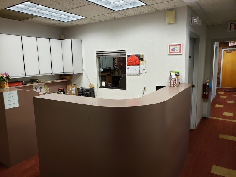 More Photos Of 65 Mountain Blvd, Warren Medical For Sale