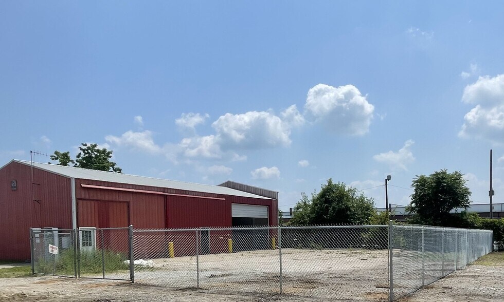 Primary Photo Of 1801 Dutch Ln, Jeffersonville Warehouse For Lease