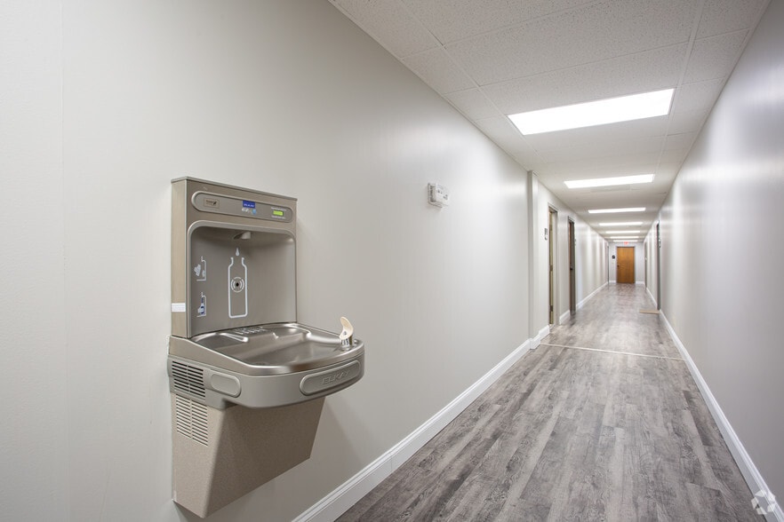 More Photos Of 8320 N Oak Tfwy, Kansas City Office For Lease