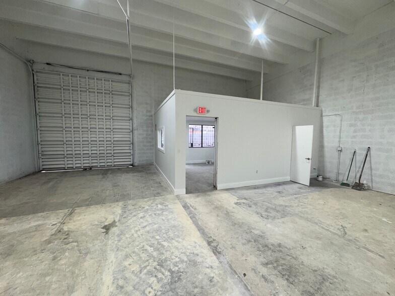 More Photos Of 7911-7951 W 26th Ave, Hialeah Warehouse For Lease