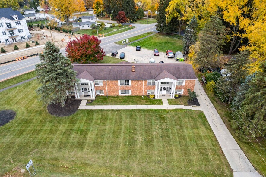 More Photos Of 1630 N Pontiac Trl, Walled Lake Apartments For Sale