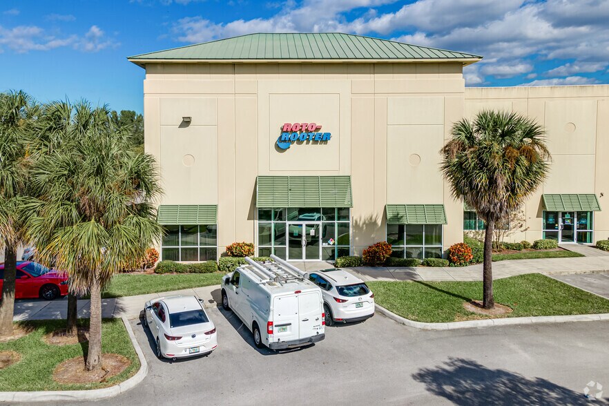 More Photos Of 1901 Green Rd, Deerfield Beach Warehouse For Lease