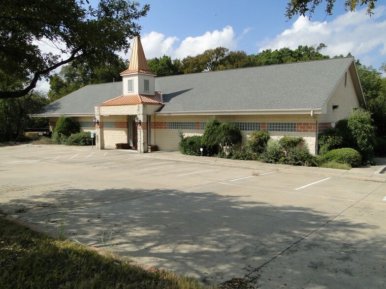 More Photos Of 1331 S Cockrell Hill Rd, Duncanville Lodge Meeting Hall For Sale