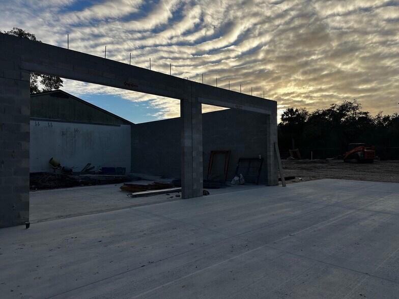 More Photos Of 16299 Cortez Blvd, Brooksville Service For Sale