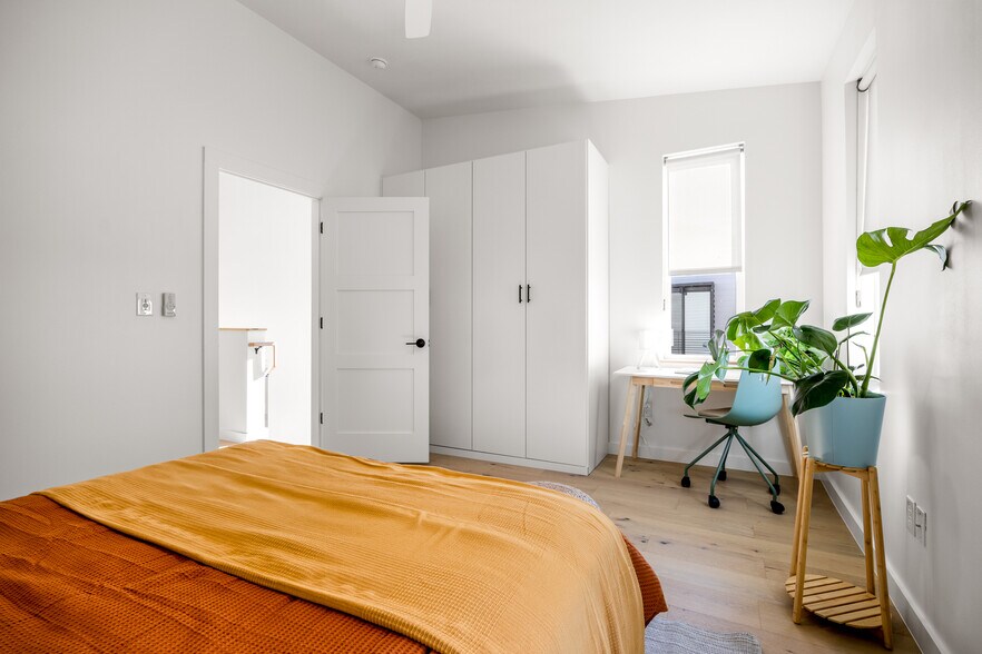 More Photos Of 1911 Dutton Dr, San Marcos Office Residential For Sale