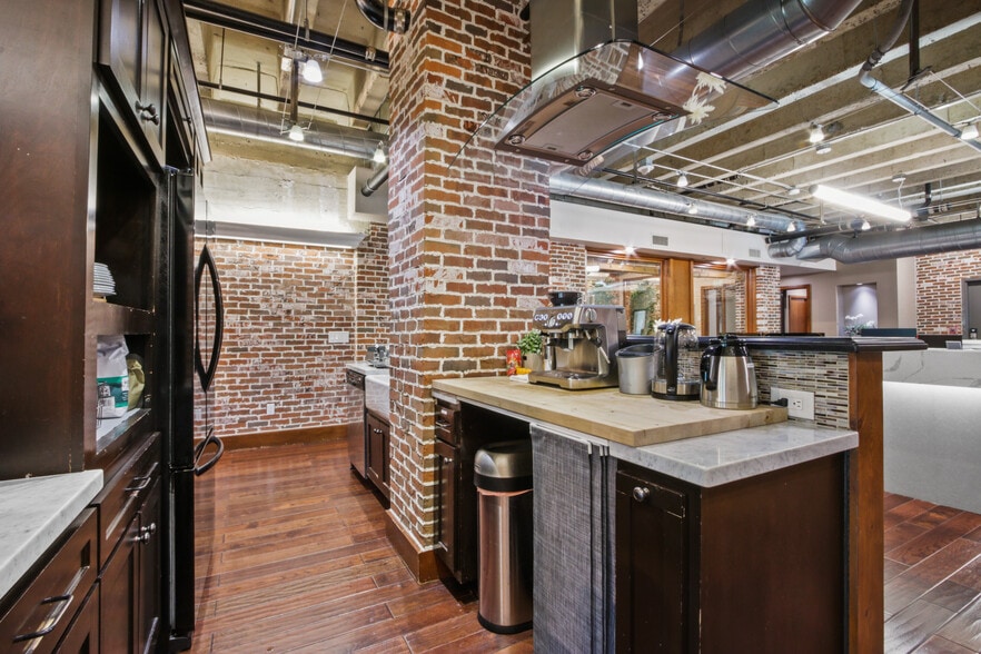 More Photos Of 201-207 E Broadway, Long Beach Office For Sale