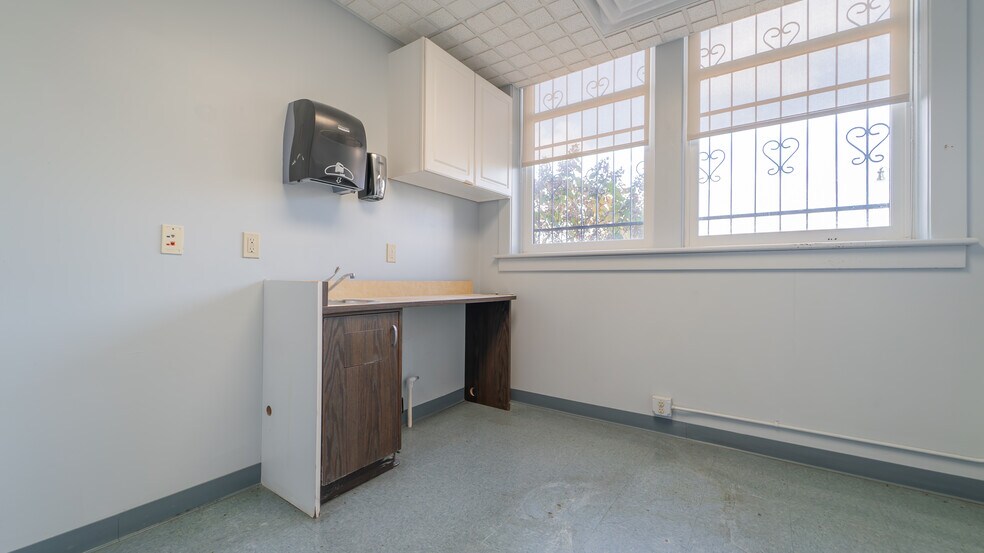 More Photos Of 710 Franklin St, Michigan City Freestanding For Lease