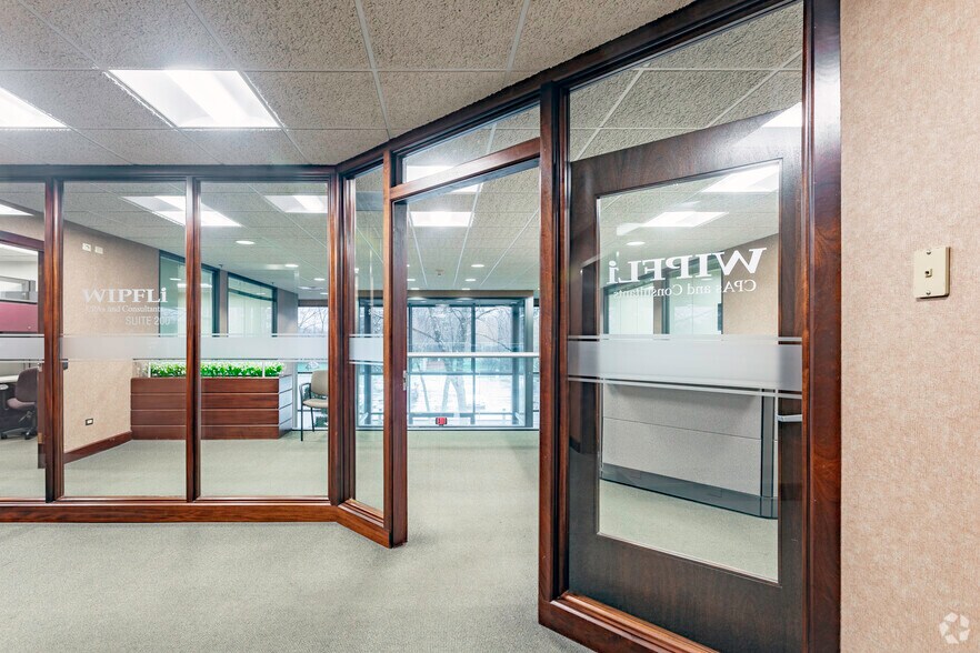 More Photos Of 625 N North Ct, Palatine Unknown For Lease