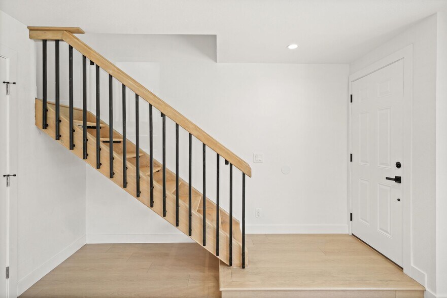 More Photos Of 7010 Lennox Ave, Van Nuys Apartments For Sale