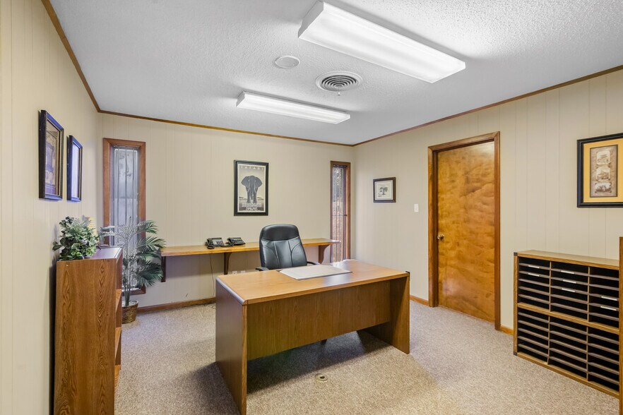 More Photos Of 1001 E Airline Rd, Victoria Office For Sale