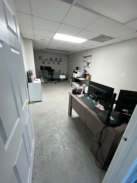 More Photos Of 1404 Hamlin Ave, Saint Cloud Warehouse For Lease