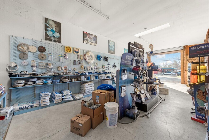 More Photos Of 300-330 Taylor St, Napa General Retail For Sale