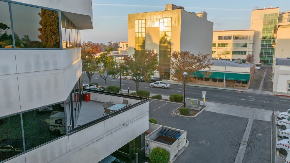More Photos Of 100 Willow Plz, Visalia Medical For Sale