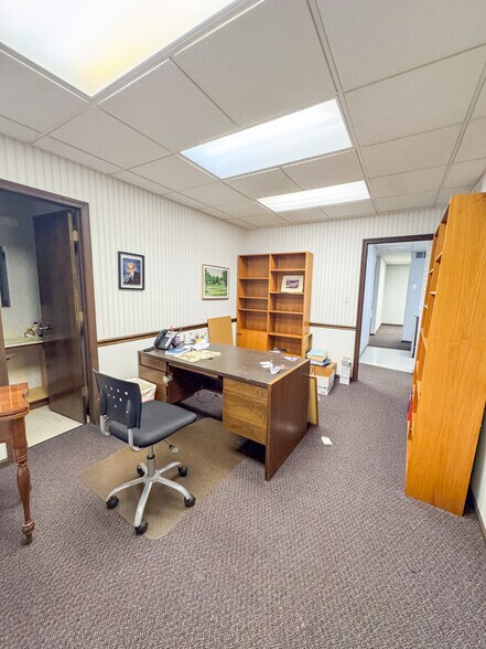 More Photos Of 3540 N Belt W, Belleville Medical For Sale