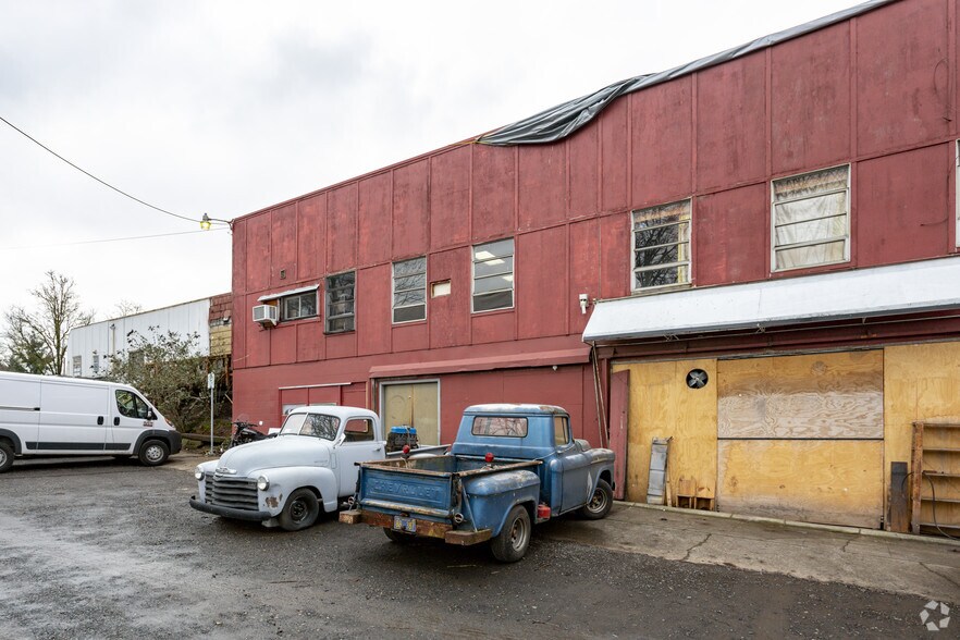 More Photos Of 5040 SE Milwaukie Ave, Portland Light Manufacturing For Lease