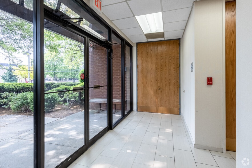 More Photos Of 355 Murray Hill Pky, East Rutherford Office For Lease