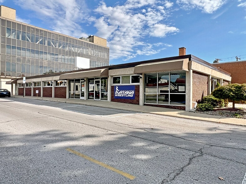 Primary Photo Of 1117 Washington St, Highland Medical For Sale