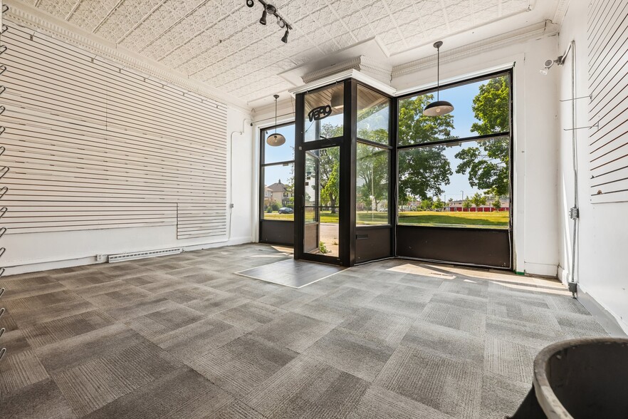 More Photos Of 2710-2712 17th St, Racine Storefront Retail Residential For Sale