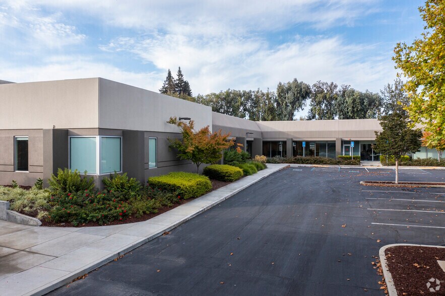 More Photos Of 355-365 Ravendale Dr, Mountain View Research And Development For Lease