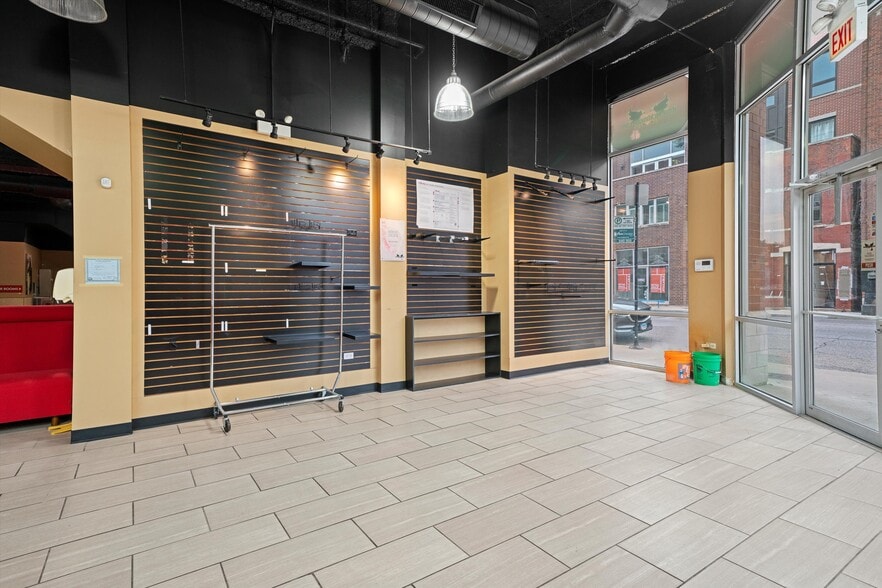 More Photos Of 1720 W North Ave, Chicago Storefront Retail Office For Lease