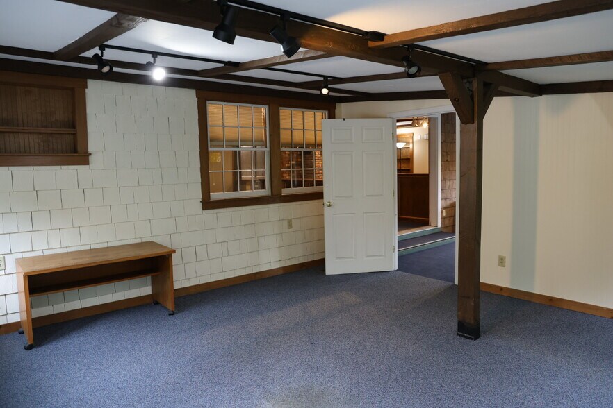 More Photos Of 807 NH-3A, Bow Light Manufacturing For Sale