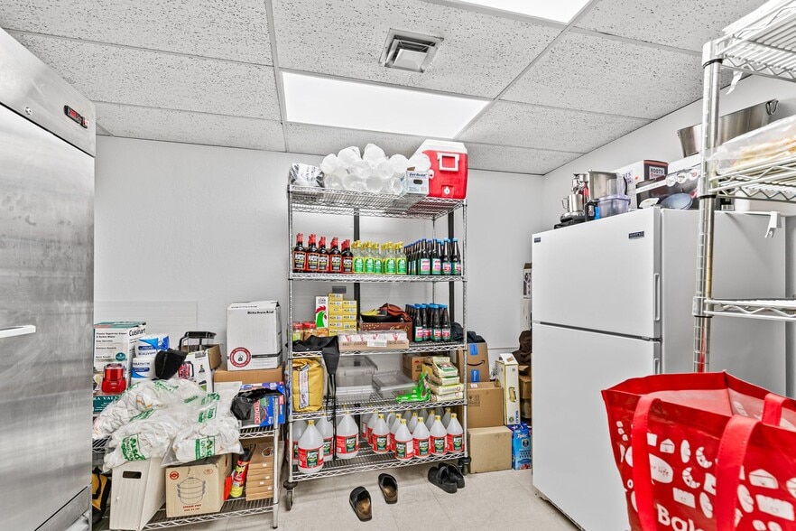 More Photos Of 116 Lithia Way, Ashland General Retail For Sale