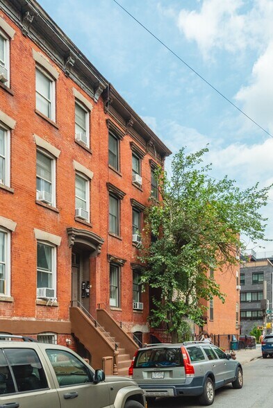 More Photos Of 328 Berry St, Brooklyn Apartments For Sale