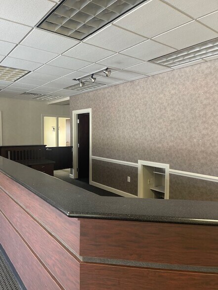 More Photos Of 1710 E Arlington Blvd, Greenville Office Residential For Lease