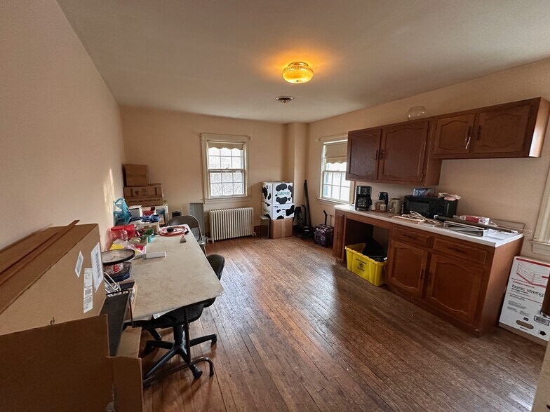 More Photos Of 4180 Old Town Rd, Huntingtown Loft Creative Space For Sale