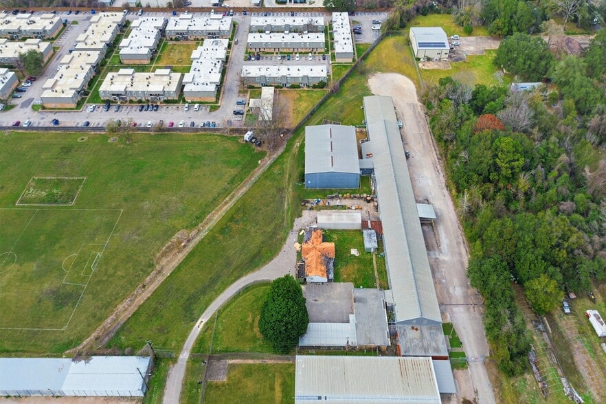 More Photos Of 13025 Fadeway ln, Houston Industrial For Lease