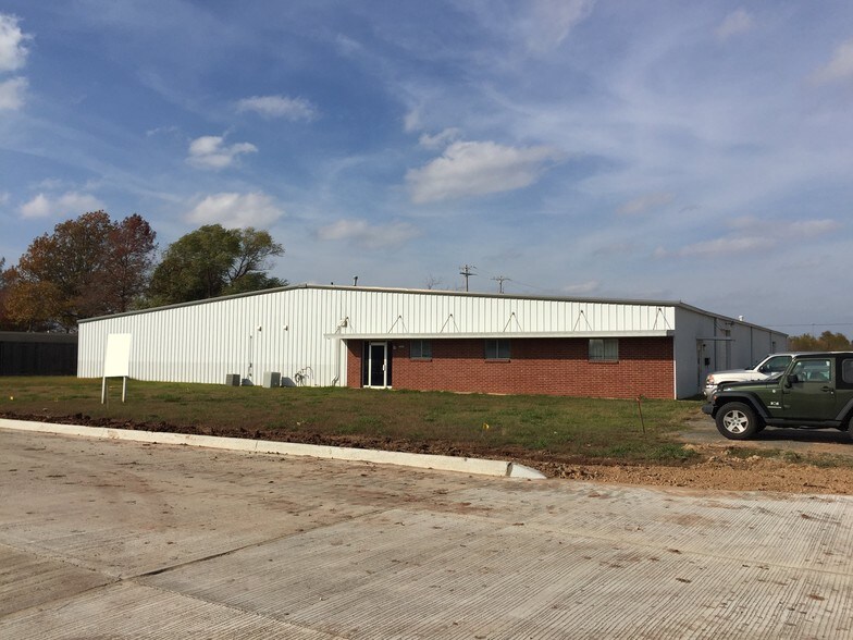 Primary Photo Of 2911 Douglas Dr, Bossier City Light Distribution For Lease